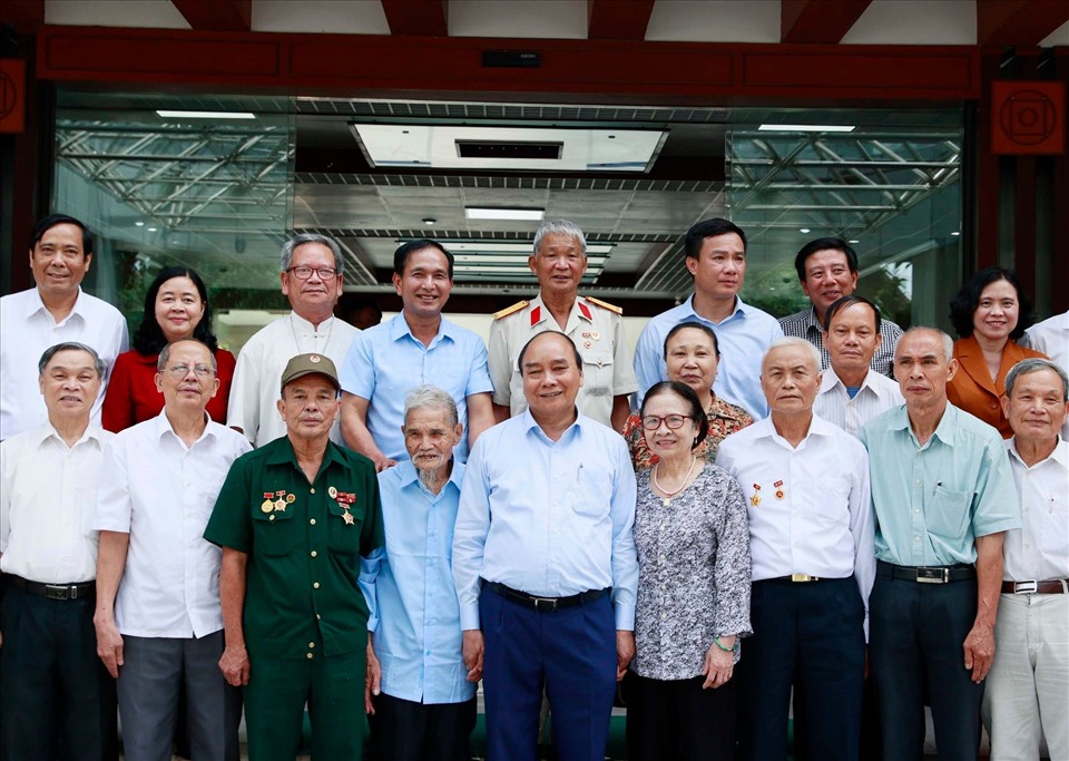 VIDEO: Chủ tịch nước Nguyễn Xuân Phúc thăm, tặng quà người cao tuổi tỉnh Hải Dương